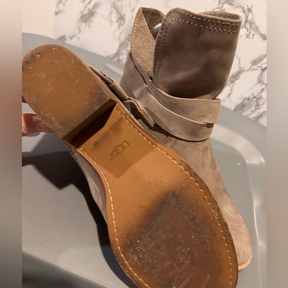 Womens UGG Australia Tan Ankle Boots Size 7.5 US - Picture 4 of 6